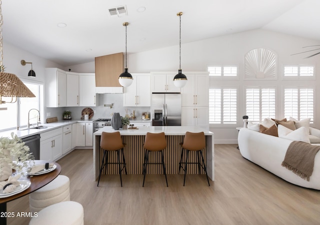802 N Lisbon Dr, Chandler, AZ 85226 - kitchen with appliances with stainless steel finishes, a sink, light wood-style floors, light countertops, and a center island