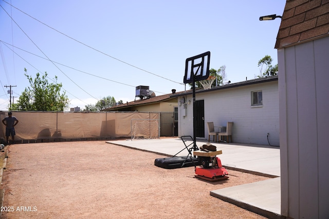 2302 E Sheraton Ln, Phoenix, AZ 85040 - view of patio / terrace