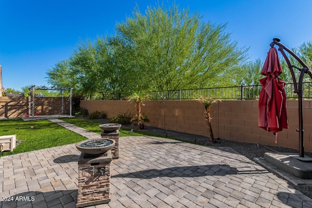 view of patio featuring a fire pit