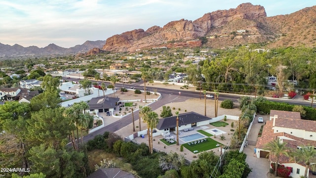 birds eye view of property featuring a mountain view