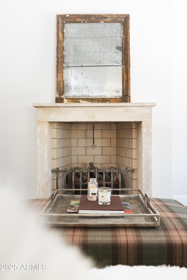 room details featuring tasteful backsplash