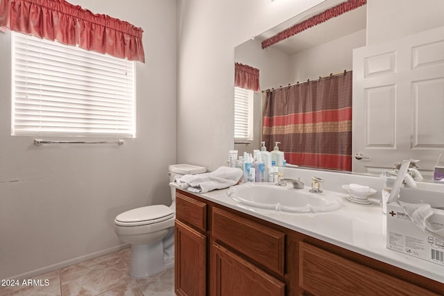 bathroom with a shower with curtain, vanity, and toilet