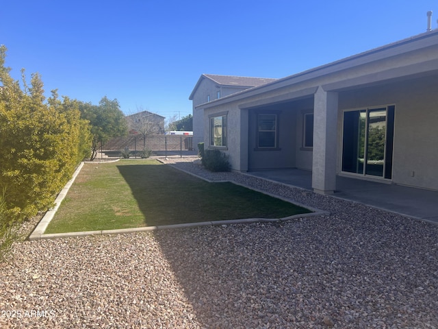 view of yard featuring a patio area