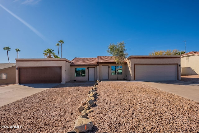 view of front facade featuring a garage