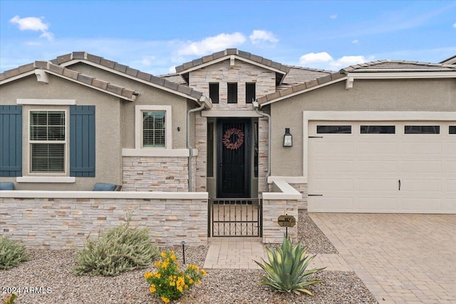 view of front facade with a garage