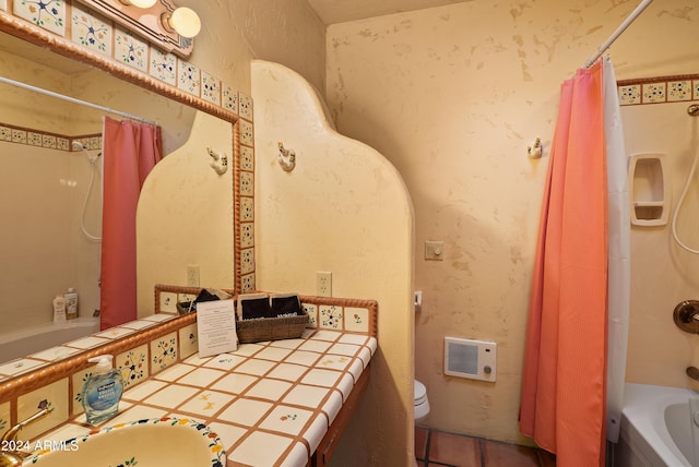 full bathroom featuring tile patterned flooring, shower / tub combo, vanity, and toilet