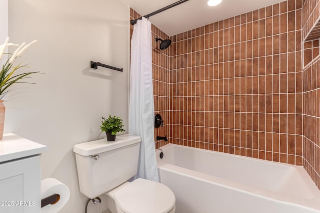 461 W Holmes Ave Unit 323, Mesa, AZ 85210 - bathroom featuring shower / bath combo with shower curtain, vanity, and recessed lighting