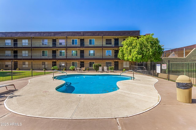 461 W Holmes Ave Unit 323, Mesa, AZ 85210 - community pool featuring a patio