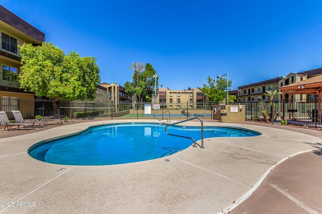 461 W Holmes Ave Unit 323, Mesa, AZ 85210 - community pool featuring a residential view and a patio area