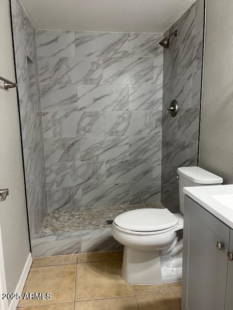 7136 W Cheryl Dr, Peoria, AZ 85345 - full bath featuring toilet, vanity, and a tile shower