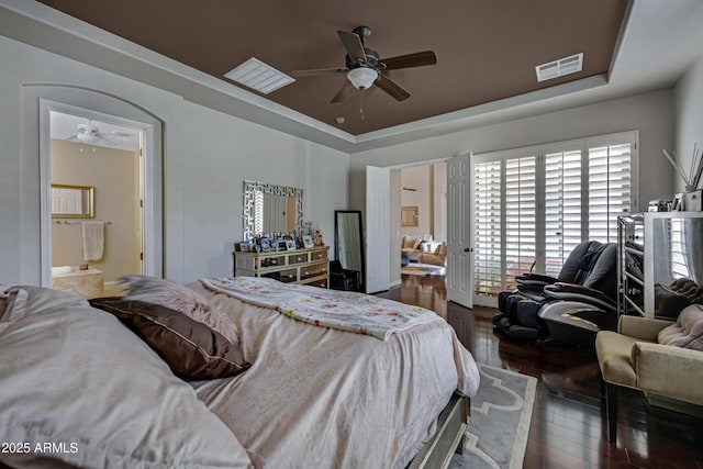 6694 S Banning St, Gilbert, AZ 85298 - bedroom featuring hardwood / wood-style flooring, visible vents, ceiling fan, and a tray ceiling