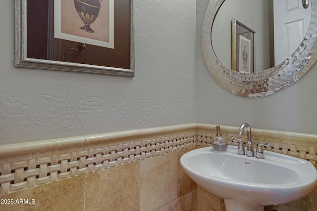 6694 S Banning St, Gilbert, AZ 85298 - bathroom featuring a textured wall, a wainscoted wall, and a sink
