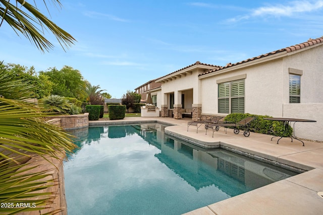 6694 S Banning St, Gilbert, AZ 85298 - outdoor pool with an outdoor kitchen and a patio