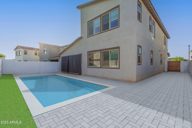 1501 E Rakestraw Ln, Gilbert, AZ 85298 - view of swimming pool featuring a patio area and a fenced backyard