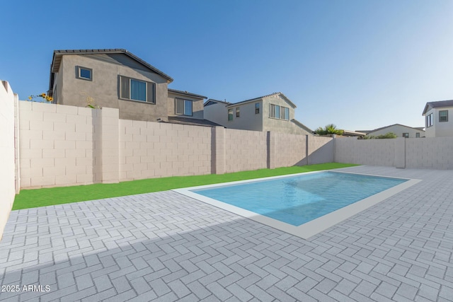 1501 E Rakestraw Ln, Gilbert, AZ 85298 - view of pool featuring a fenced backyard and a patio