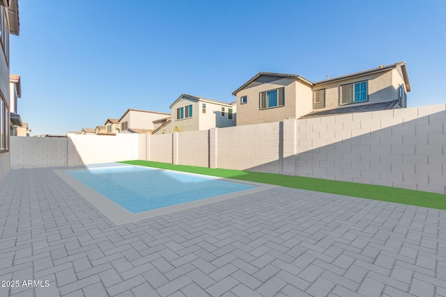 1501 E Rakestraw Ln, Gilbert, AZ 85298 - view of pool featuring a fenced backyard, a patio area, and a residential view