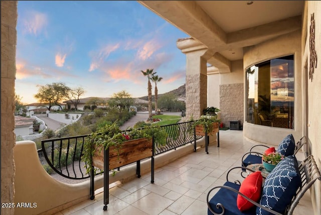 6621 N Arizona Biltmore Cir, Phoenix, AZ 85016 - view of balcony at dusk