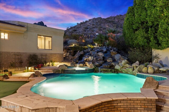6621 N Arizona Biltmore Cir, Phoenix, AZ 85016 - pool at dusk featuring an in-ground hot tub, a mountain view, and an outdoor pool