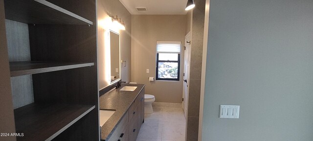 801 W Country Ln, Payson, AZ 85541 - bathroom with toilet, baseboards, visible vents, and vanity
