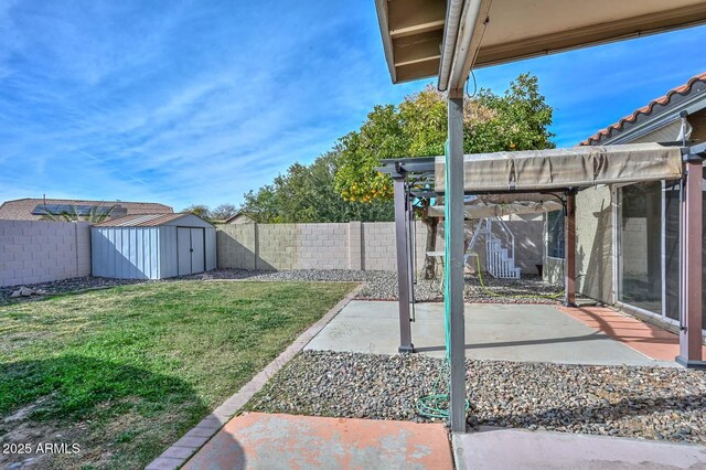 view of yard with a patio area, a storage shed, and a pergola