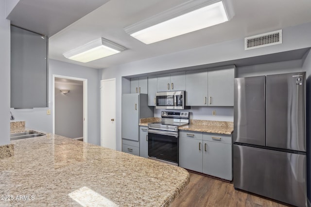 10236 N 105th Dr, Sun City, AZ 85351 - kitchen featuring appliances with stainless steel finishes, a sink, light countertops, dark wood-style floors, and gray cabinetry