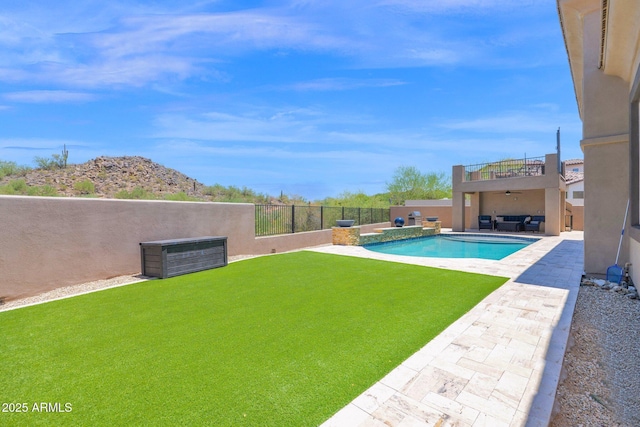 29067 N 71st Ave, Peoria, AZ 85383 - fenced backyard featuring a patio area, a ceiling fan, and a balcony