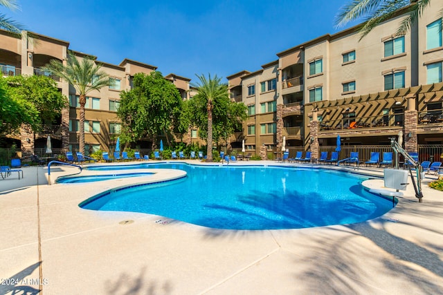 view of swimming pool