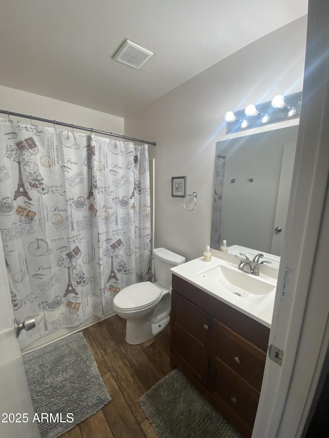 903 W Jacinto Cir, Mesa, AZ 85210 - full bathroom with wood finished floors, vanity, and a shower with shower curtain