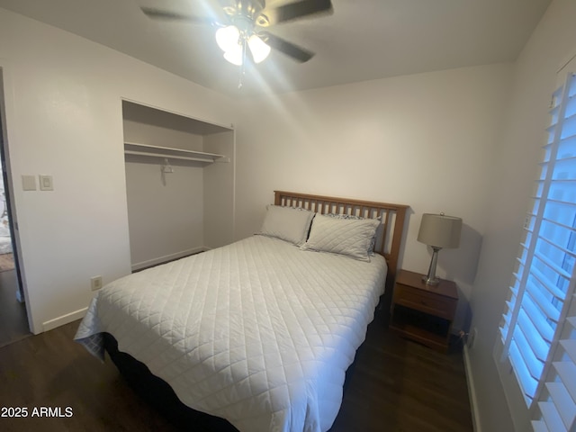903 W Jacinto Cir, Mesa, AZ 85210 - bedroom with wood finished floors, a closet, and ceiling fan