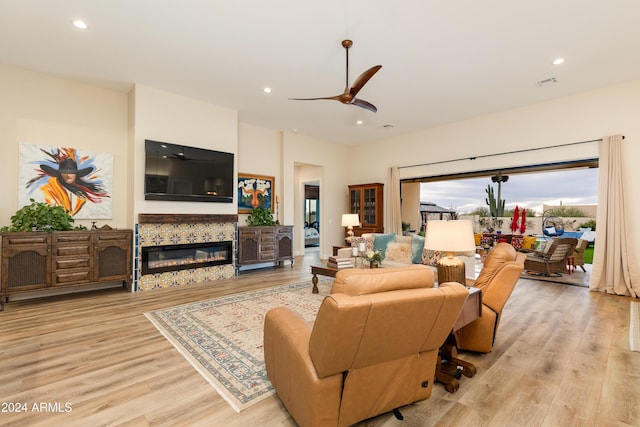 living room with light hardwood / wood-style floors and ceiling fan