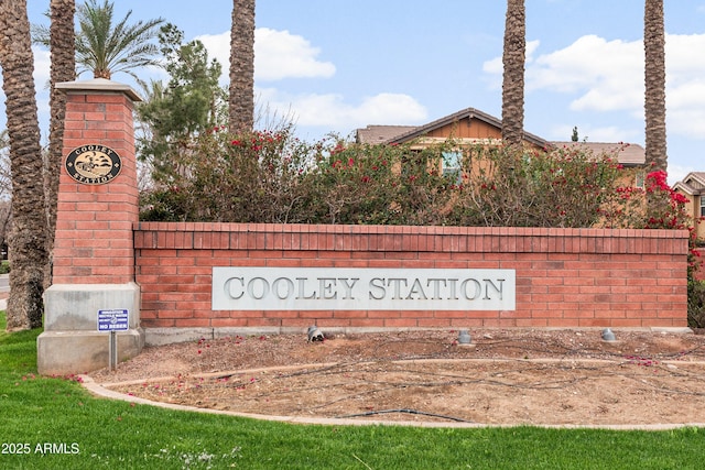 view of community / neighborhood sign