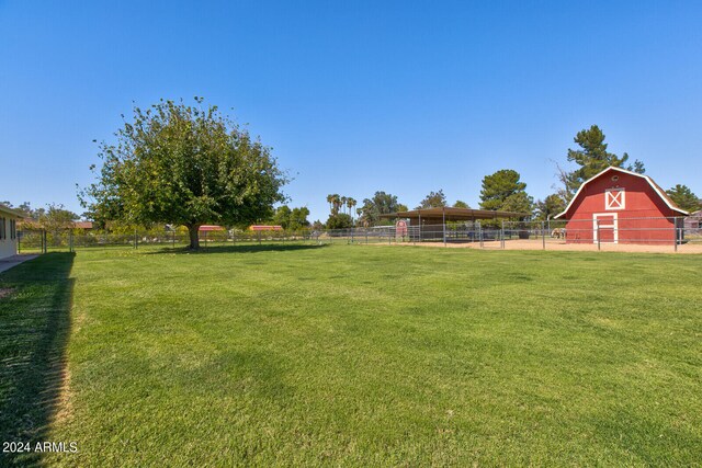 view of yard featuring a rural view and an outdoor structure