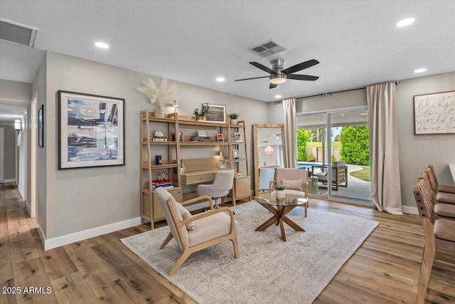 5332 N 81st Pl, Scottsdale, AZ 85250 - living area with wood finished floors, ceiling fan, and recessed lighting