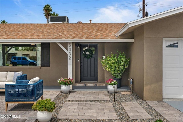 5332 N 81st Pl, Scottsdale, AZ 85250 - entrance to property featuring stucco siding and a shingled roof