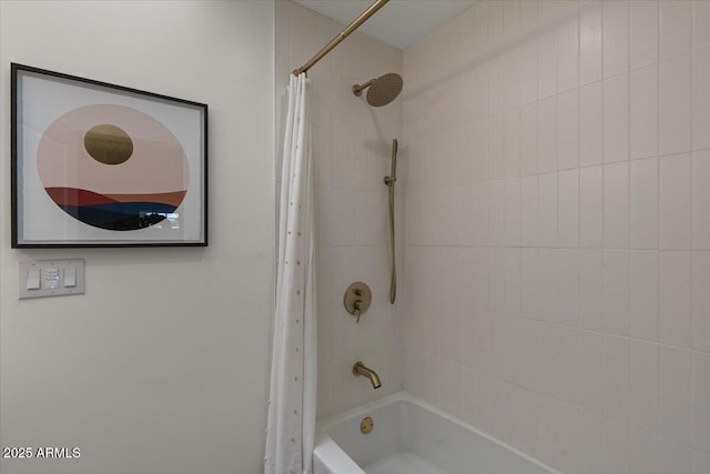 5332 N 81st Pl, Scottsdale, AZ 85250 - full bath featuring shower / tub combo with curtain