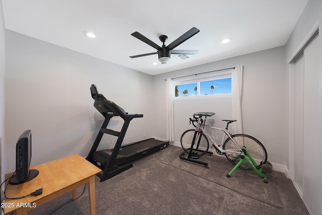 exercise room with visible vents, recessed lighting, a ceiling fan, and baseboards