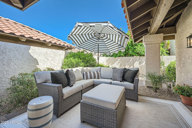 10023 E Sunnyslope Ln, Scottsdale, AZ 85258 - view of patio featuring an outdoor living space