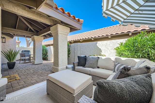 10023 E Sunnyslope Ln, Scottsdale, AZ 85258 - fenced backyard featuring an outdoor living space and a patio area