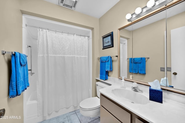 bathroom with visible vents, shower / bath combo, vanity, and toilet