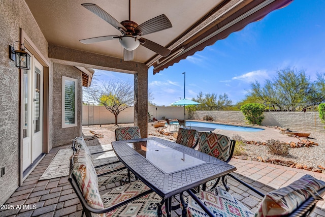 view of patio featuring ceiling fan, a fenced backyard, and outdoor dining area
