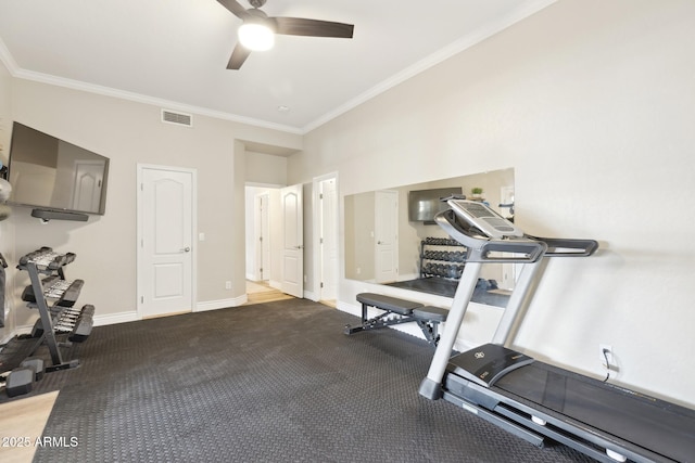 workout room with a ceiling fan, baseboards, visible vents, and crown molding