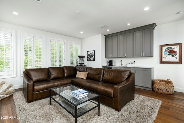 6556 N Arizona Biltmore Cir, Phoenix, AZ 85016 - living area with visible vents, baseboards, wood finished floors, recessed lighting, and indoor wet bar