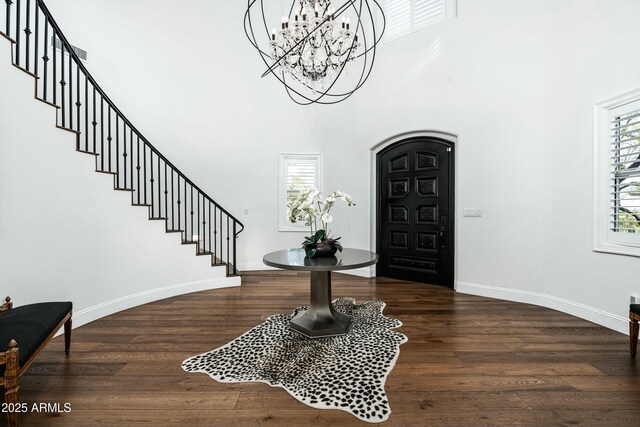 6556 N Arizona Biltmore Cir, Phoenix, AZ 85016 - foyer featuring baseboards, a towering ceiling, wood finished floors, and a chandelier