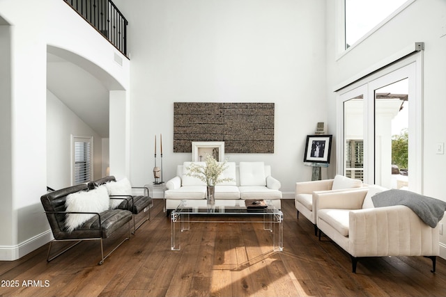 6556 N Arizona Biltmore Cir, Phoenix, AZ 85016 - living area featuring a towering ceiling, arched walkways, and a wealth of natural light