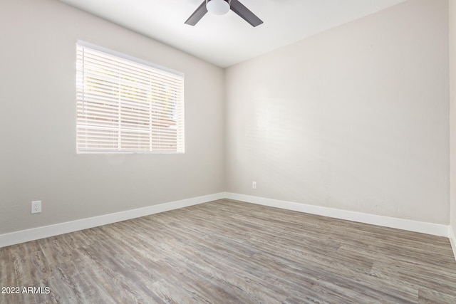 unfurnished room with dark hardwood / wood-style flooring and ceiling fan