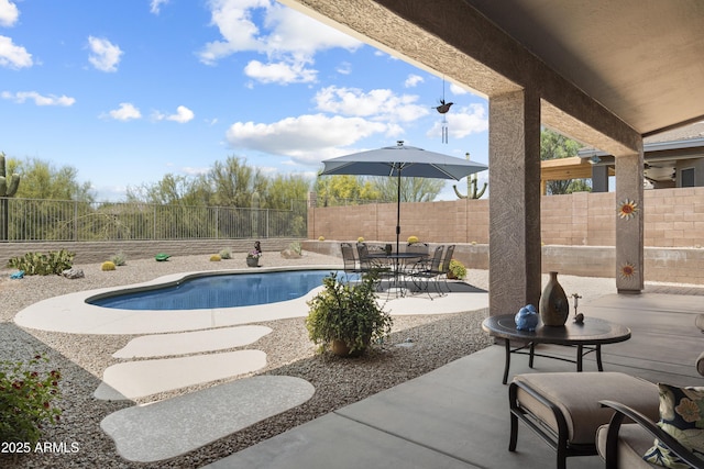 5332 E Thunder Hawk Rd, Cave Creek, AZ 85331 - view of swimming pool featuring a patio area and a fenced backyard