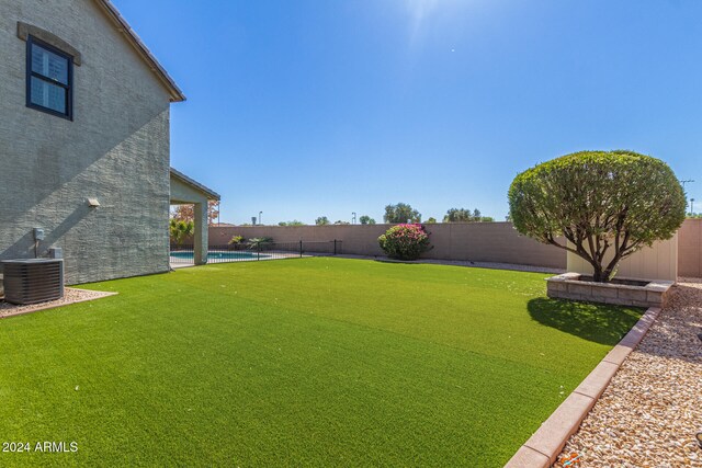 view of yard featuring a fenced in pool