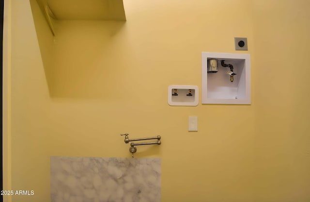728 S Meadowood Ln, Sierra Vista, AZ 85635 - laundry room with hookup for a washing machine and electric dryer hookup