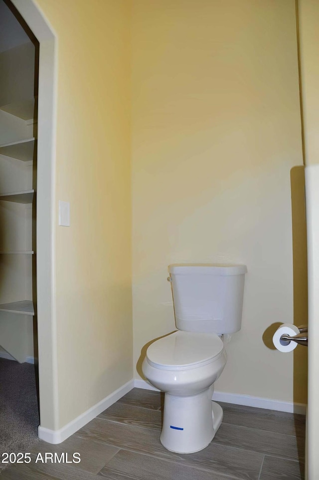 728 S Meadowood Ln, Sierra Vista, AZ 85635 - bathroom featuring toilet and baseboards