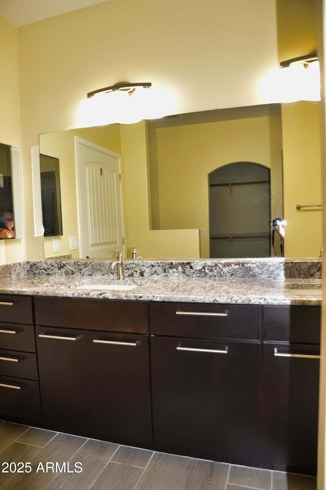 728 S Meadowood Ln, Sierra Vista, AZ 85635 - full bath featuring double vanity